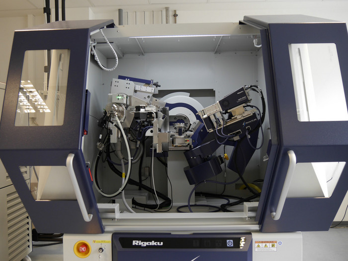 Röntgendiffraktometer zur Charakterisierung von Schichteigenschaften. Foto: Yvonne Bohne Blick in das Innere eines Röntgendiffraktometers, das zur Charakterisierung von Schichteigenschaften genutzt wird.