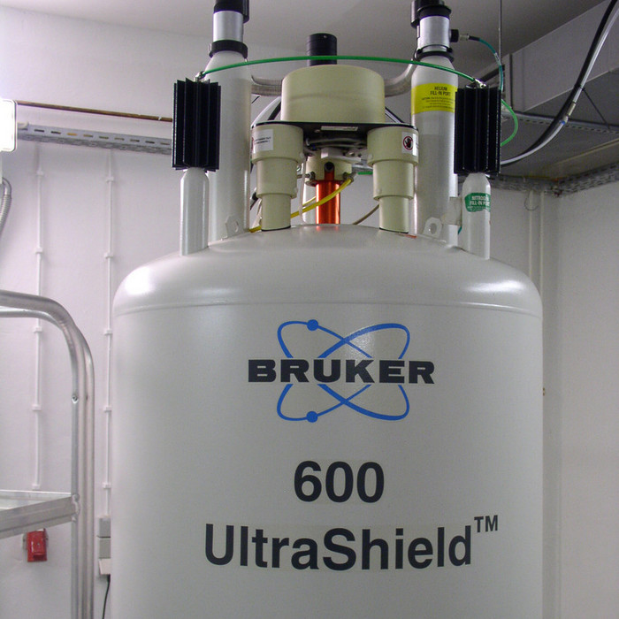 600 MHz NMR-Spektrometer.